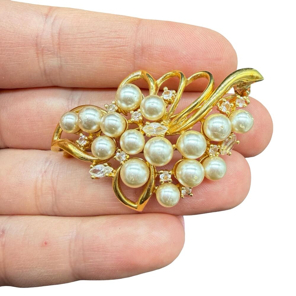 Vintage Jewelry Pearl and Rhinestone Cluster Brooch   pin